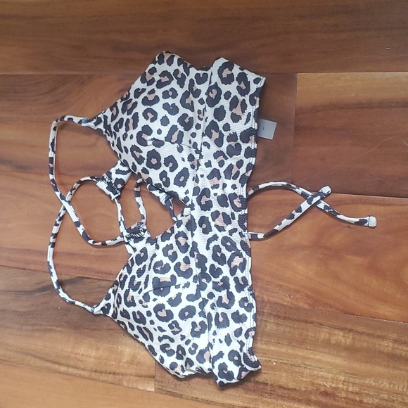 Super cute leopard bathing suit top size large - Picture 2 of 4